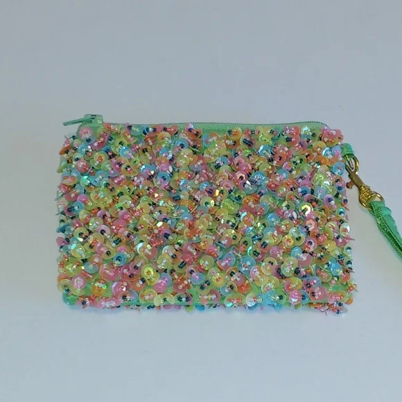 sea foam green pastel beaded wristlet - Picture 2 of 6
